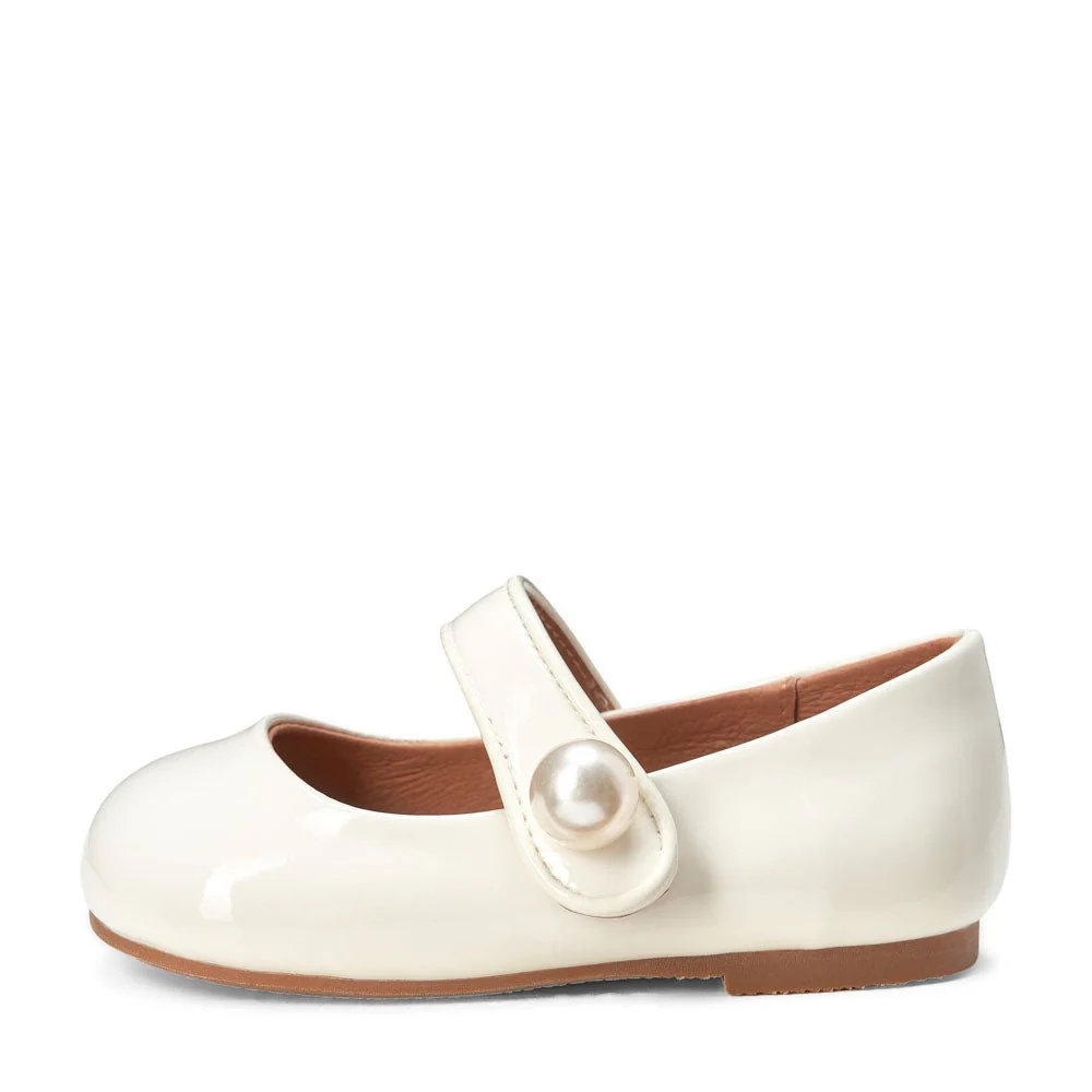 Celia White Flats