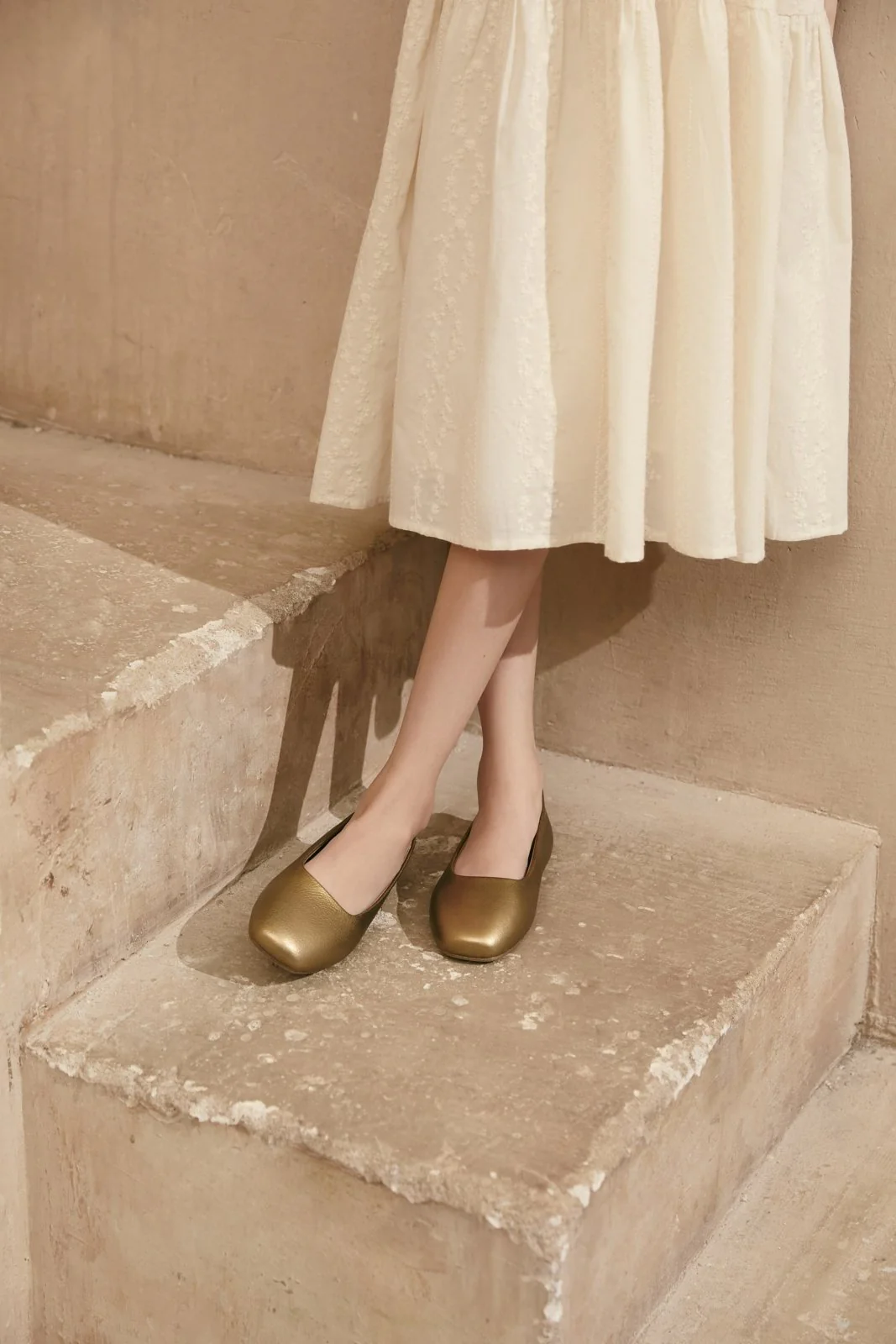 Ember Gold Flats - Image 4