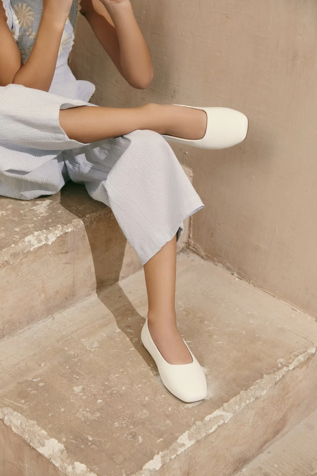 Ember White Flats - Image 3