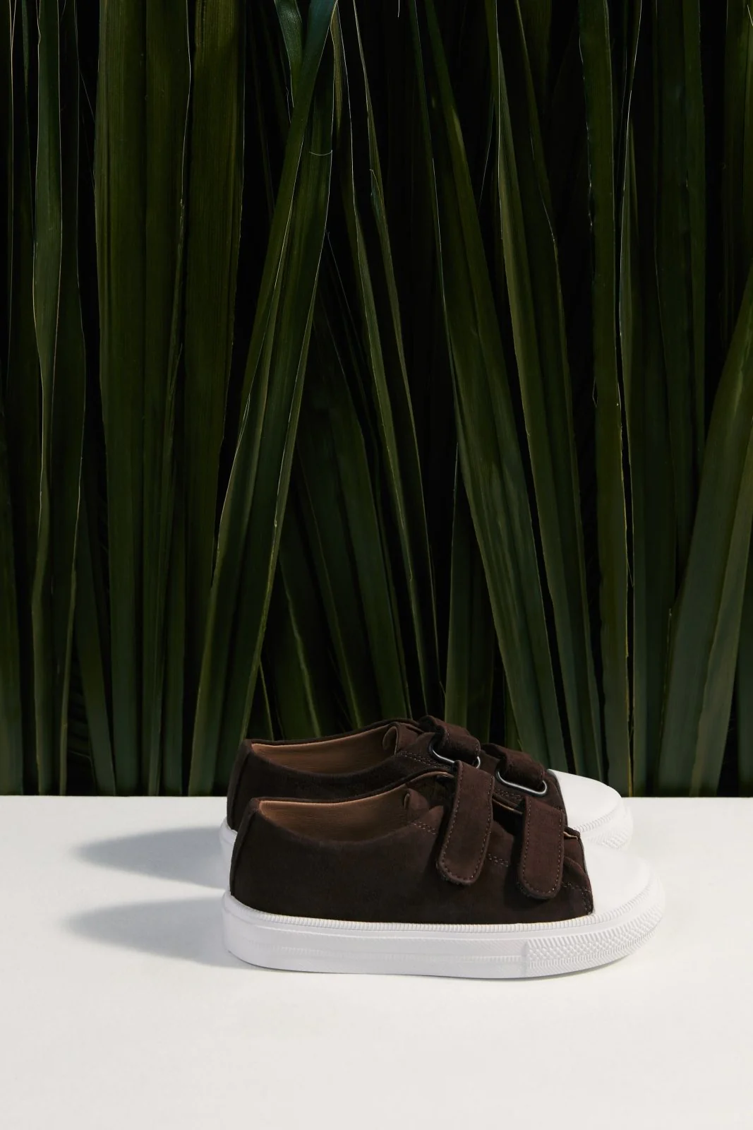 Jessie Chocolate Sneakers - Image 3