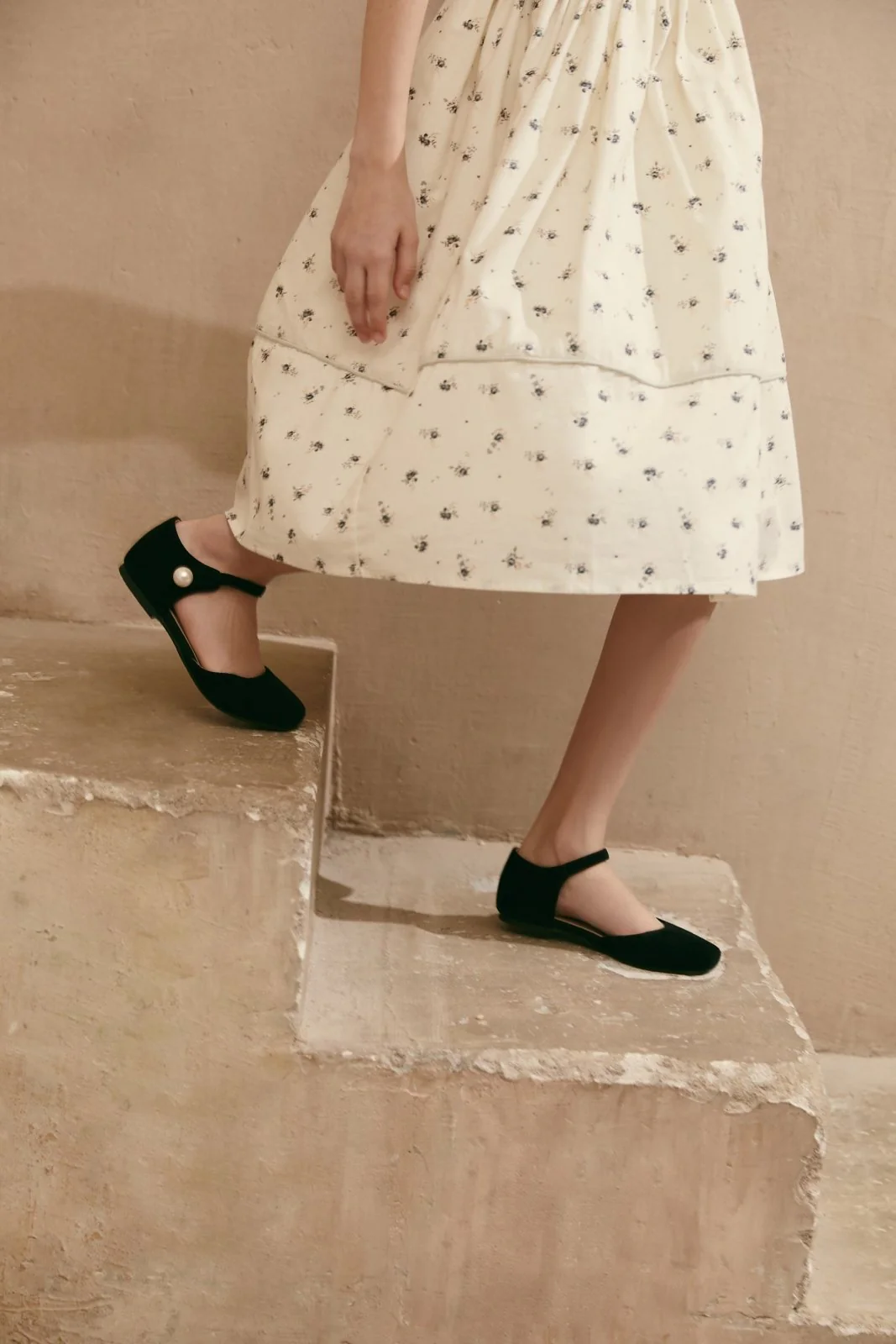 Libby Suede Black Flats - Image 3