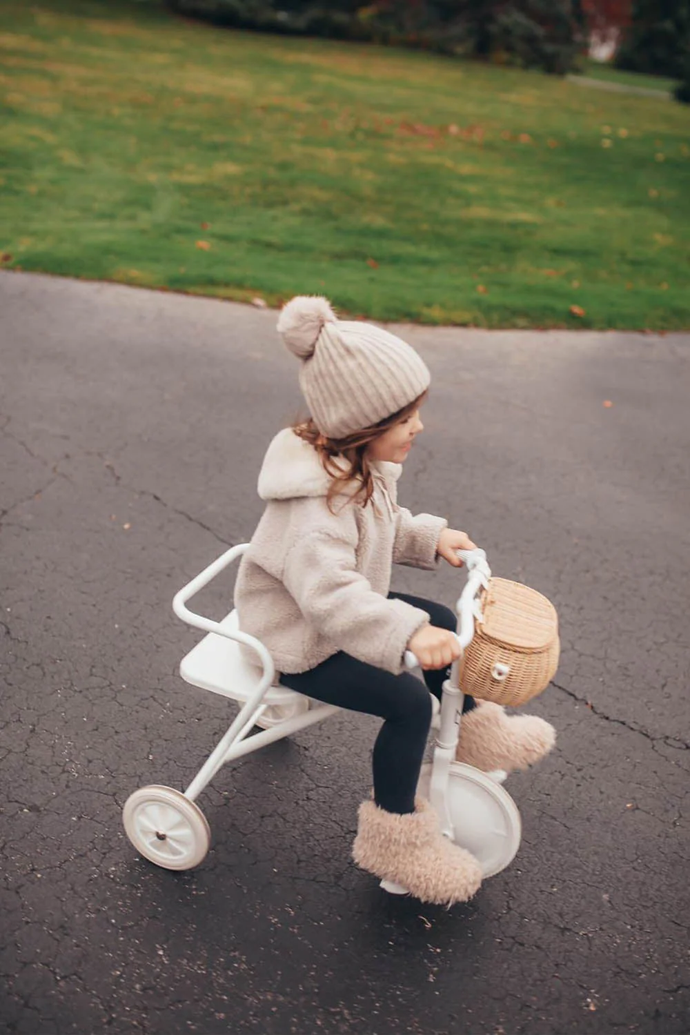 Yeti Mini Beige Boots - Image 4