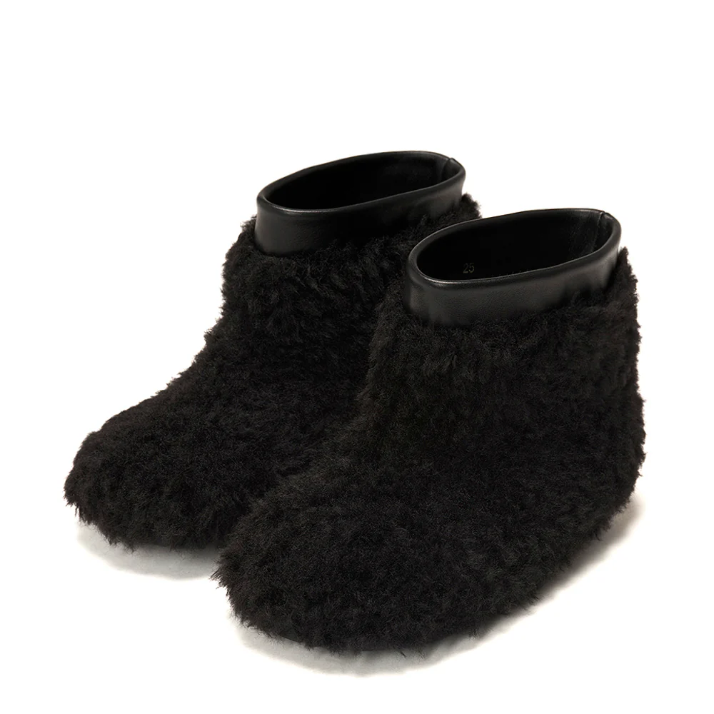 Yeti Mini 2.0 Black Boots - Image 2